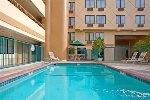 фото отеля Holiday Inn Express Anaheim Maingate