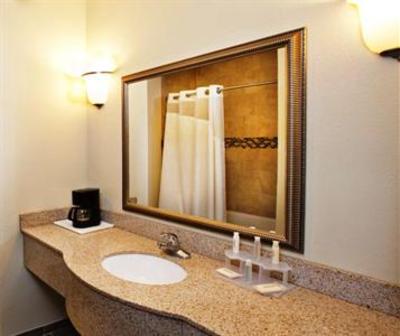 фото отеля Holiday Inn Express Waterloo