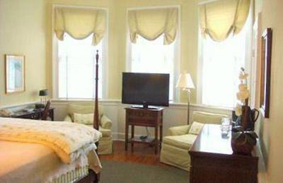 фото отеля The Rhett House Inn