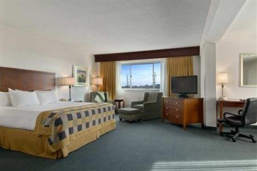 фото отеля Hilton Cincinnati Airport