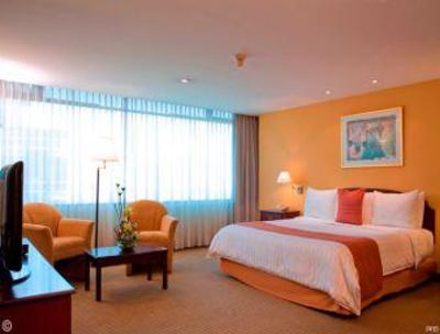 фото отеля Howard Johnson Hotel - Quito La Carolina
