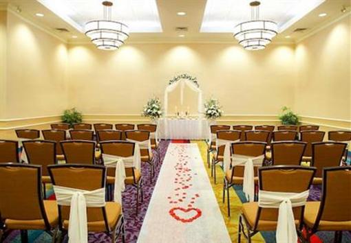 фото отеля Courtyard by Marriott Waterbury Downtown