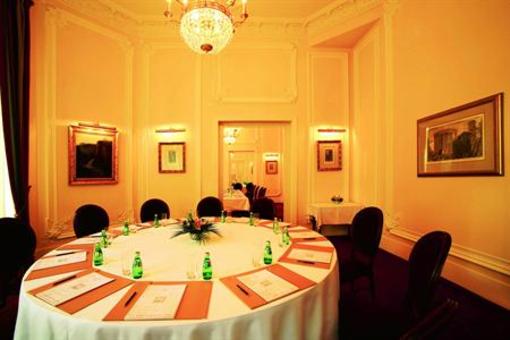 фото отеля Savoy Westend Hotel
