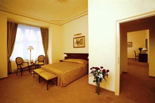 фото отеля Savoy Westend Hotel