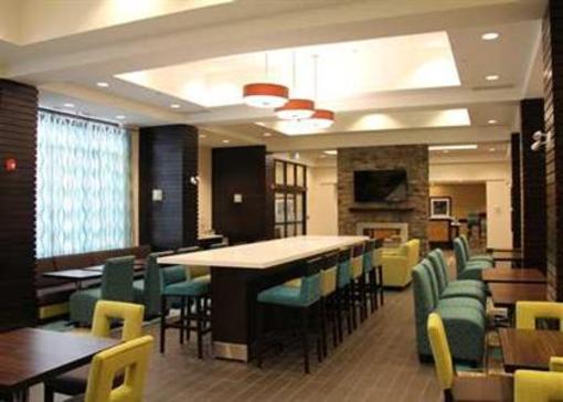 фото отеля Hampton Inn by Hilton Winnipeg Airport