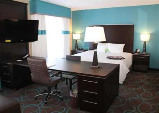 фото отеля Hampton Inn by Hilton Winnipeg Airport