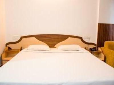 фото отеля Mahendra Hotel