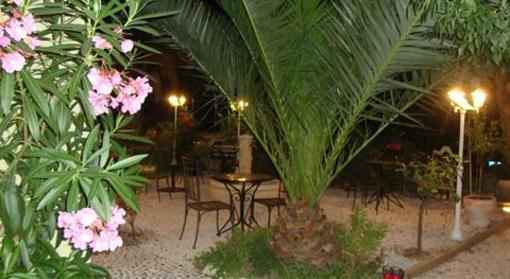 фото отеля Hotel Les Citronniers Hyeres
