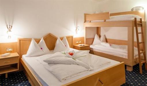 фото отеля Hotel Bergkristall Colle Isarco
