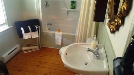 фото отеля Mahone Bay Bed and Breakfast