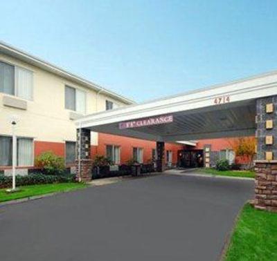 фото отеля Comfort Suites Vancouver