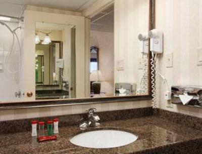 фото отеля Ramada Plaza Hotel Hagerstown