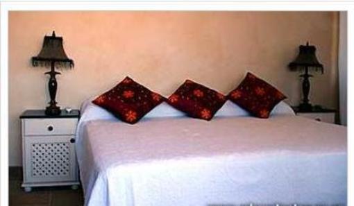 фото отеля Wavecrest Lodge