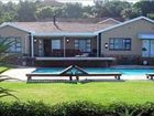 фото отеля Wavecrest Lodge