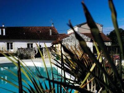 фото отеля Domaine De La Laigne Cottages Asnieres-la-Giraud
