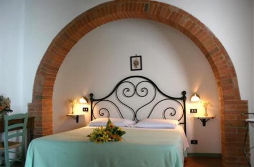 фото отеля Borgo Delle More Acquaviva