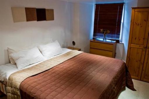 фото отеля 16B York Place Lets In The City Edinburgh