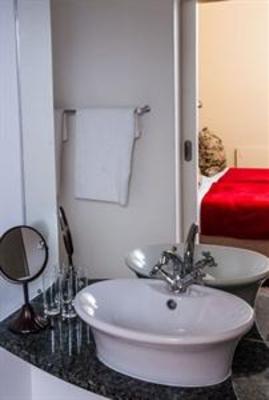фото отеля 17 on Wellington Suite Hotel