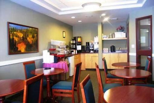 фото отеля Lakeview Inn & Suites Whitecourt