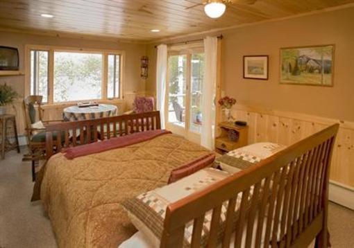 фото отеля Kiwassa Lake Bed & Breakfast