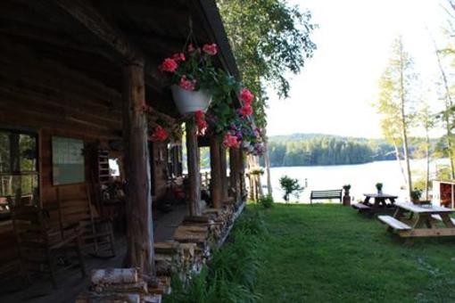 фото отеля Kiwassa Lake Bed & Breakfast