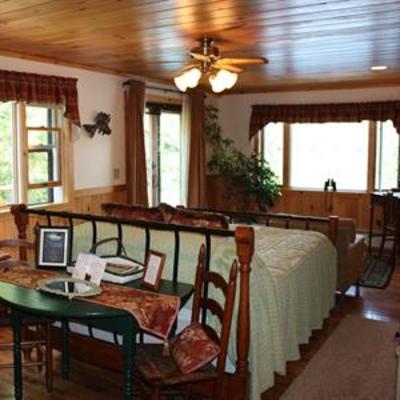 фото отеля Kiwassa Lake Bed & Breakfast
