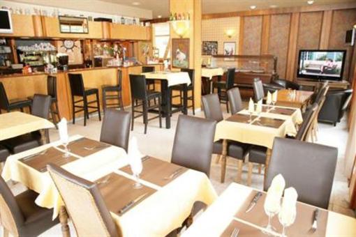 фото отеля Touring Hotel Saint-Leonard-des-Bois