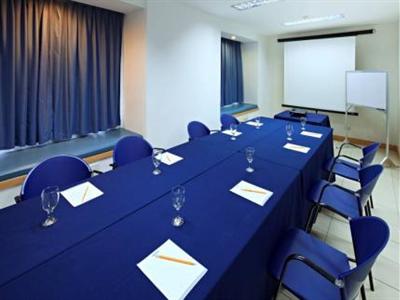 фото отеля Microtel Inn & Suites Cavite
