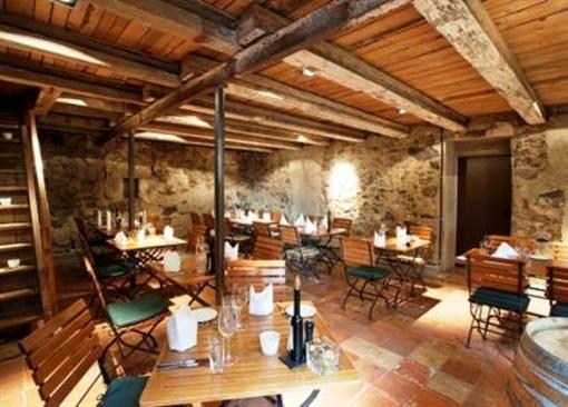 фото отеля Gasthof und Weingut Schwarzer Adler