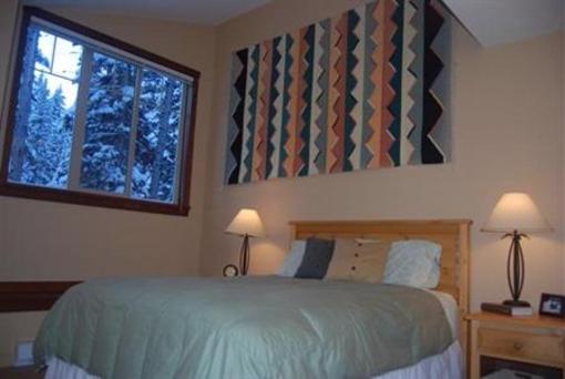 фото отеля Copper Creek Lodge by Apex Accommodations