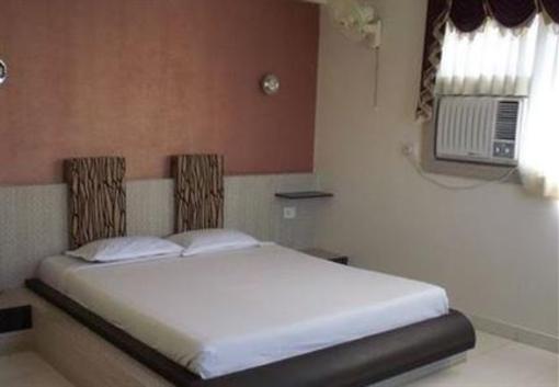 фото отеля Embassy Hotel Surat