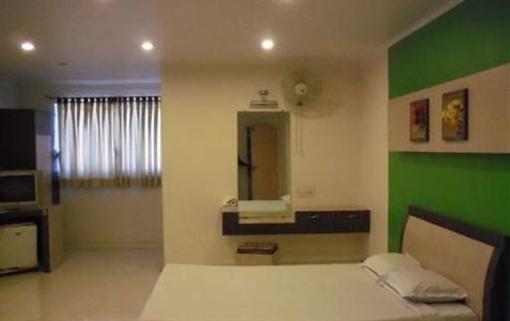 фото отеля Embassy Hotel Surat