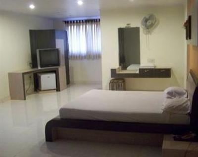 фото отеля Embassy Hotel Surat