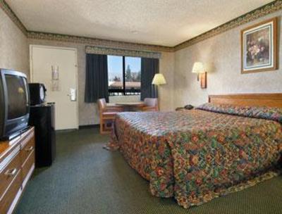 фото отеля Super 8 Ontario CA
