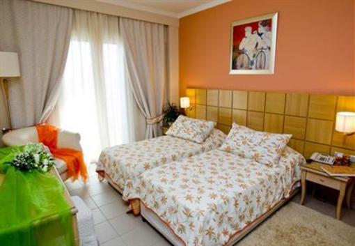 фото отеля Ionian Plaza Hotel