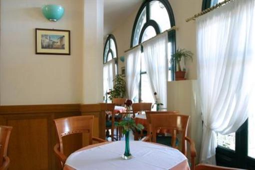 фото отеля Ionian Plaza Hotel