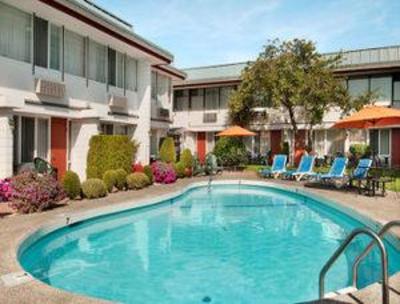 фото отеля Victoria Airport Travelodge Hotel