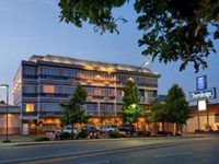 Victoria Airport Travelodge Hotel