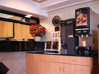 фото отеля Red Carpet Inn West Springfield