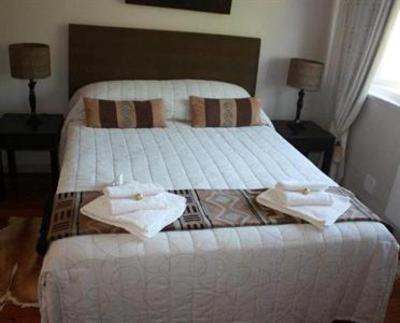 фото отеля Lorraine's on Lincoln Guest House