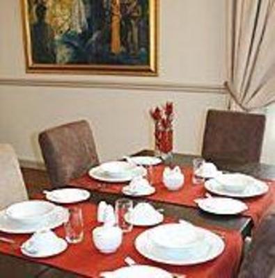 фото отеля Lorraine's on Lincoln Guest House