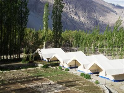фото отеля Double Humped Camp Hunder
