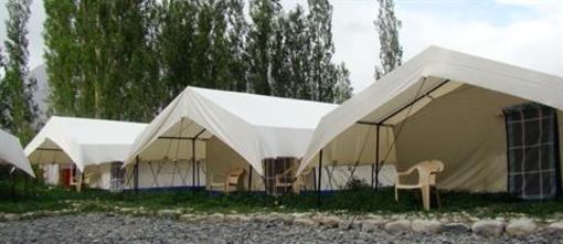 фото отеля Double Humped Camp Hunder