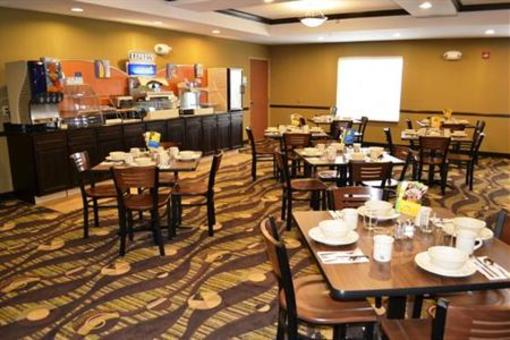фото отеля Holiday Inn Express & Suites Northwood