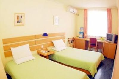 фото отеля Home Inn Changchun Railway Station