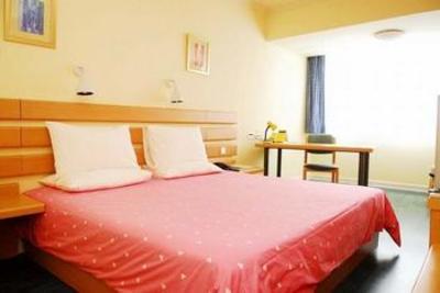 фото отеля Home Inn Changchun Railway Station