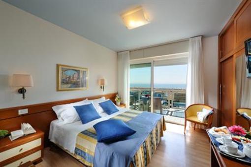 фото отеля Hotel Majestic Beach