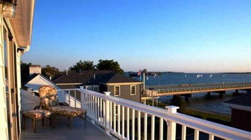 фото отеля Newport Bayside Inn Bed & Breakfast