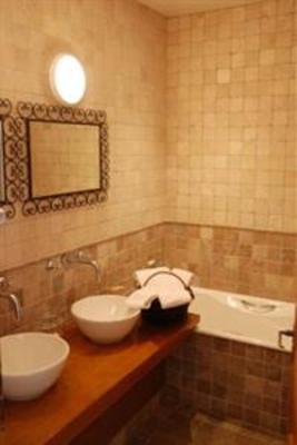 фото отеля Le Manoir Des Douets Fleuris Hotel Cancale
