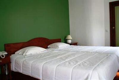 фото отеля Residencial Alcides Ponta Delgada